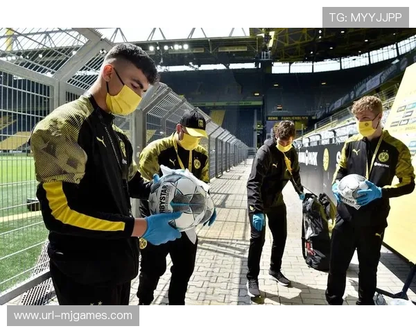 德甲俱乐部圣诞慈善活动，球员探望医院儿童