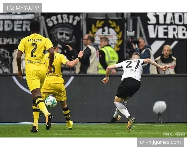 多特蒙德3-0大胜美因茨，距前四仅差一分